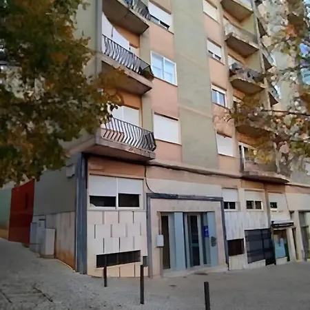 Quartos Em Apartamento Familiar - Temos Cao