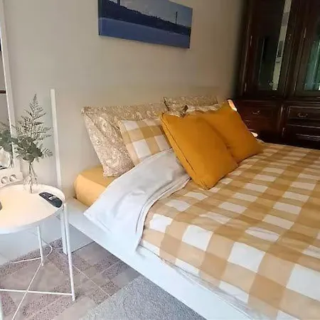 Accommodatie bij particulieren Private In Shared - Shared Bathroom And Dog Friendly Lissabon