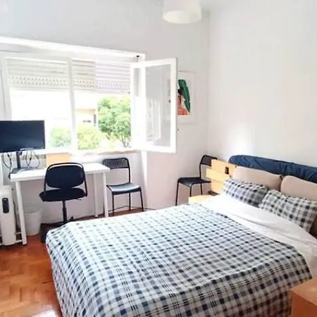 Private Rooms In Shared Apartment - Shared Bathroom And Dog Friendly * リスボン