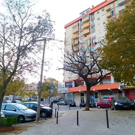 Private In Shared - Shared Bathroom And Dog Friendly Homestay szállás Lisboa