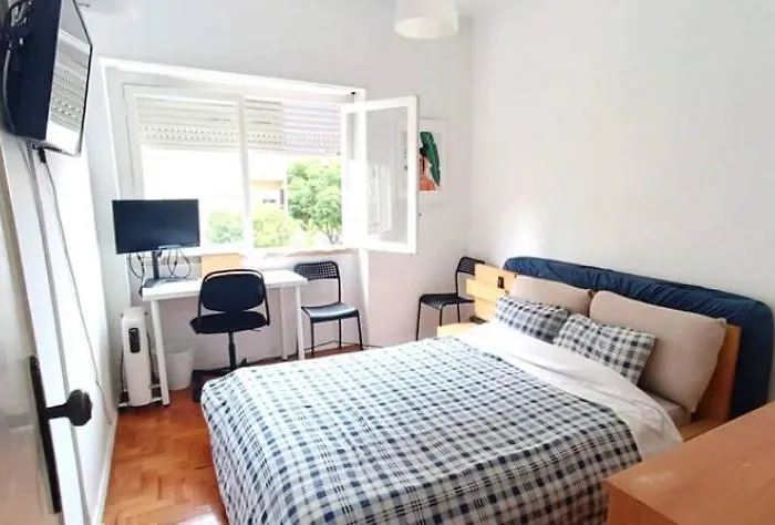 Private In Shared - Shared Bathroom And Dog Friendly * リスボン